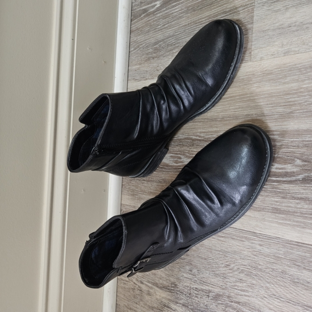 BareTraps Women's BT CALLAHAN Black Ankle Booties Size 9.5